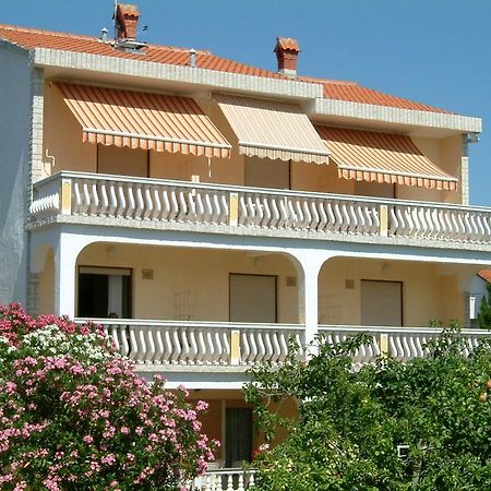 Guesthouse Mira Rab Town Esterno foto
