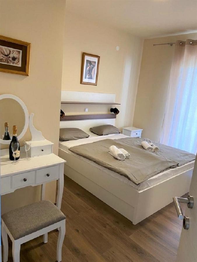 Guesthouse Mira Rab Town Esterno foto