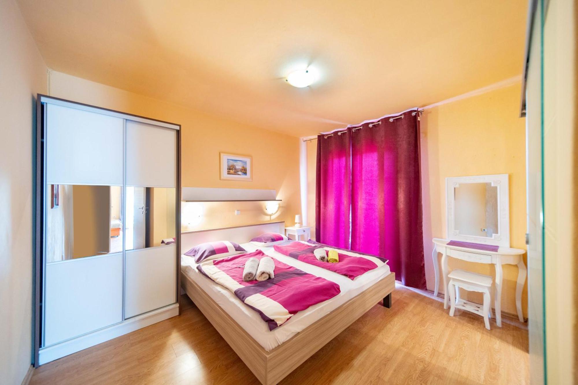 Guesthouse Mira Rab Town Esterno foto