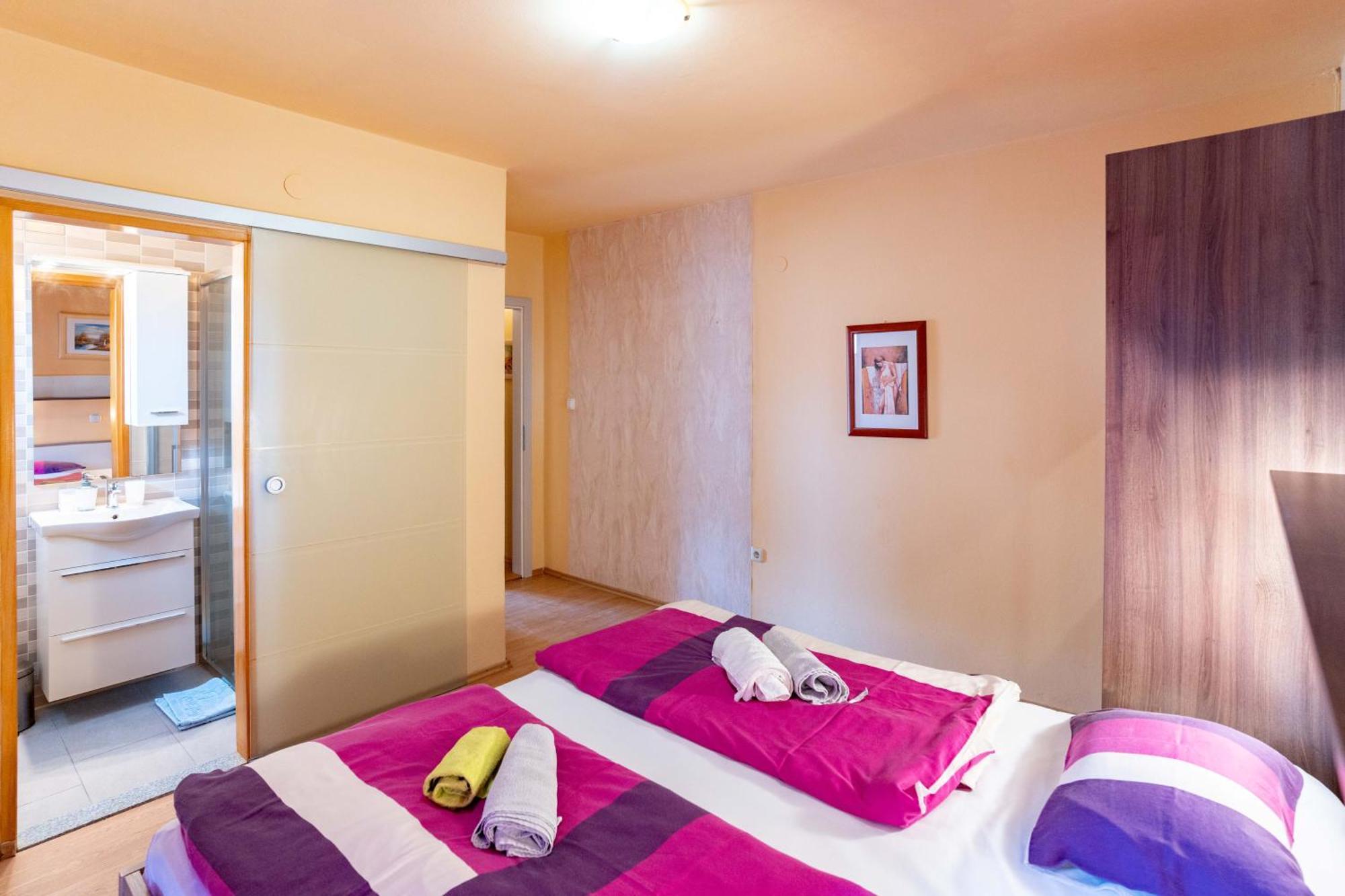 Guesthouse Mira Rab Town Camera foto