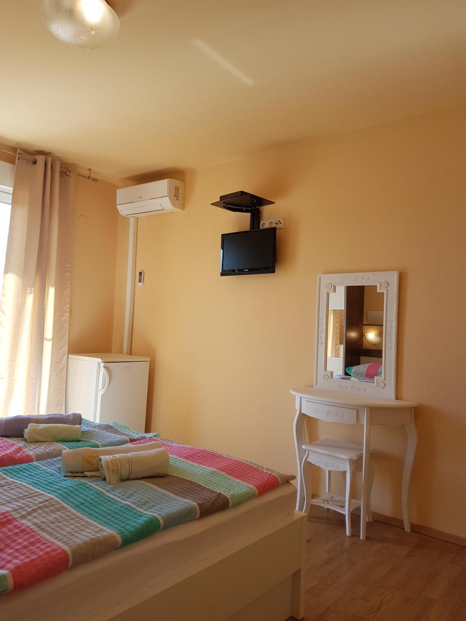 Guesthouse Mira Rab Town Camera foto