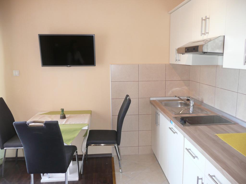 Guesthouse Mira Rab Town Esterno foto