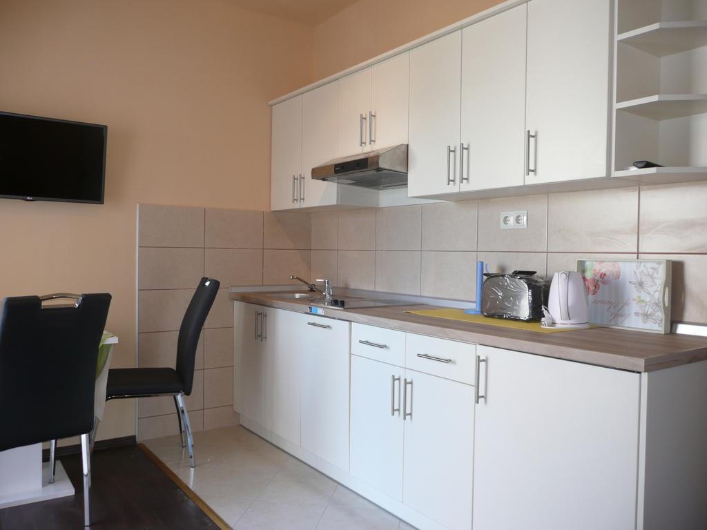 Guesthouse Mira Rab Town Esterno foto