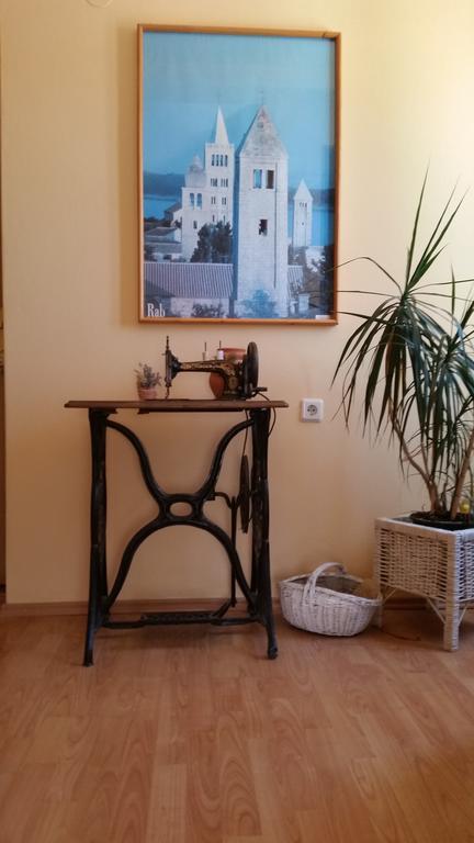 Guesthouse Mira Rab Town Esterno foto