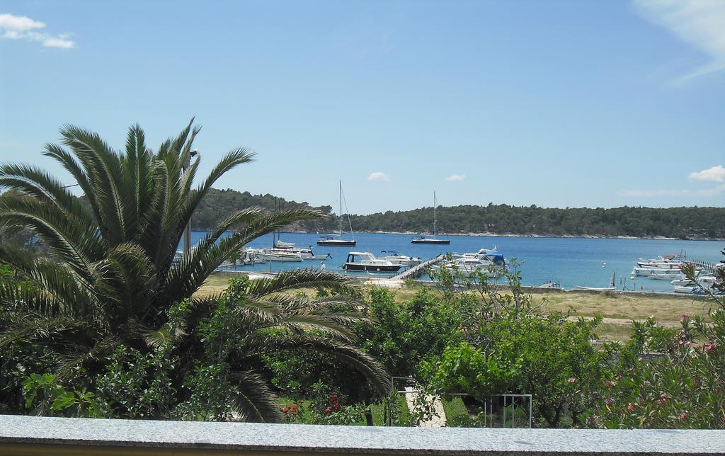 Guesthouse Mira Rab Town Esterno foto