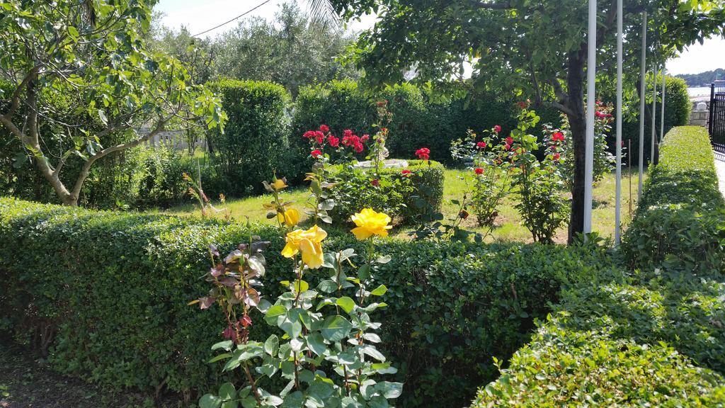 Guesthouse Mira Rab Town Esterno foto