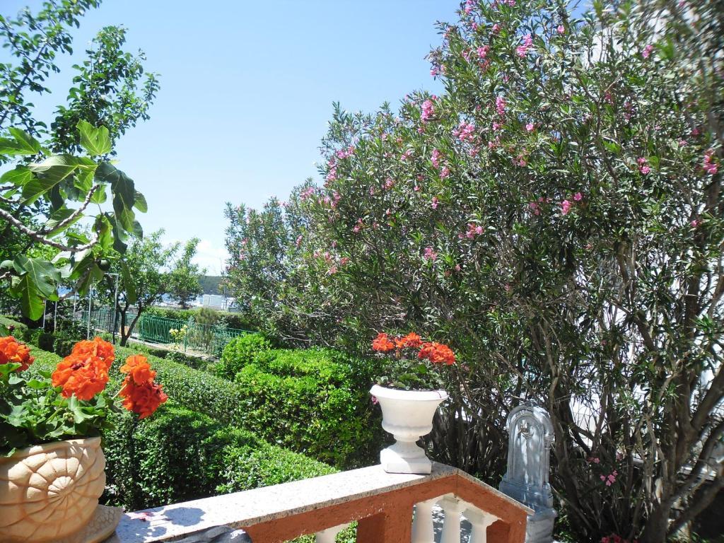 Guesthouse Mira Rab Town Esterno foto
