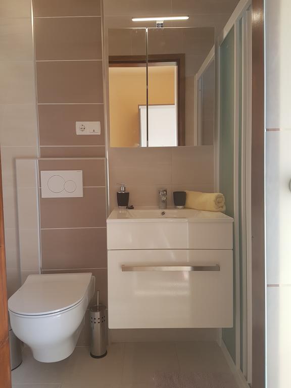 Guesthouse Mira Rab Town Esterno foto