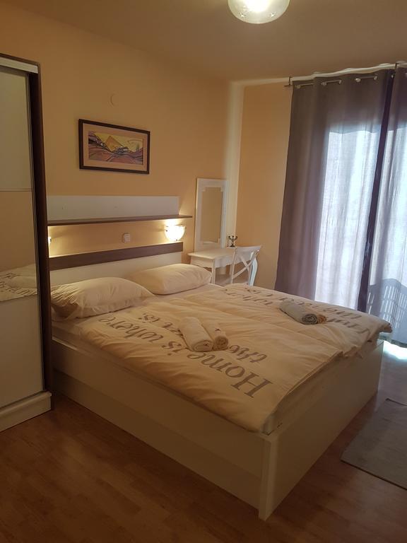 Guesthouse Mira Rab Town Esterno foto