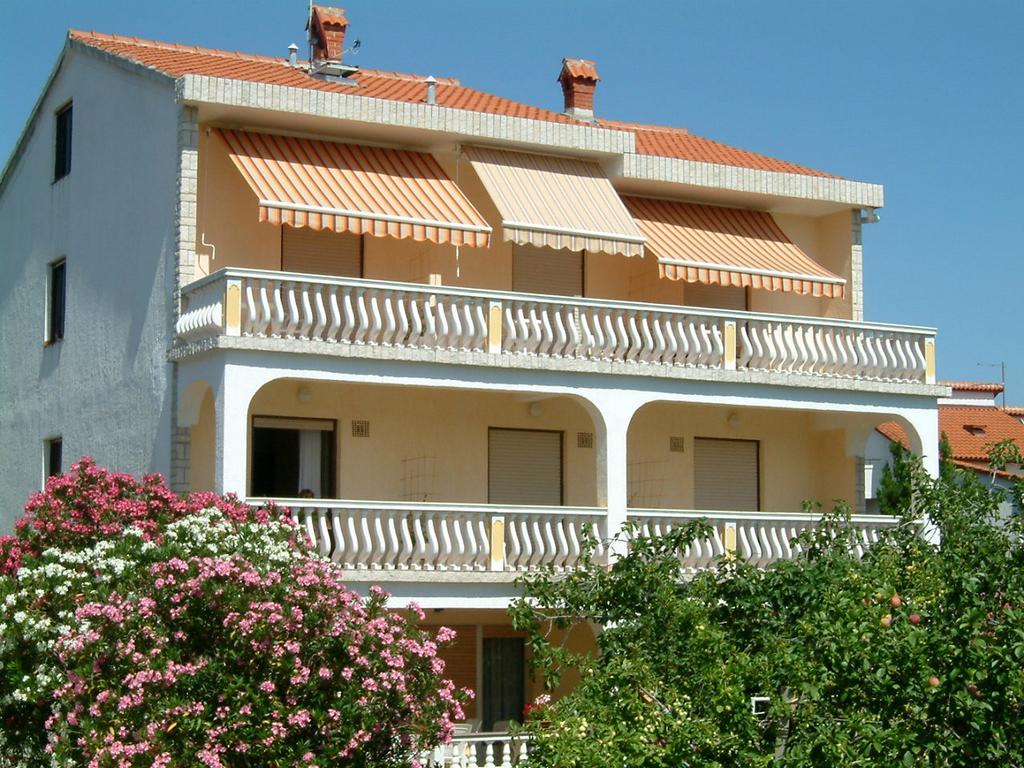 Guesthouse Mira Rab Town Esterno foto